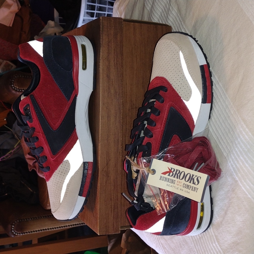 Mens size 9.5 Fusion Sneakers